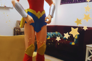 L'influence de la posture de Wonder-woman sur la confiance en soi, a été étudiée dans différents contextes.